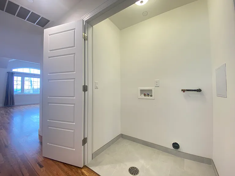 881 Sinclair Ave #2F — Photo 23