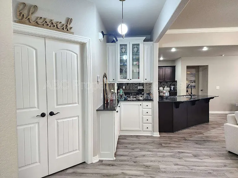 5009 E Truman Ln — Photo 5