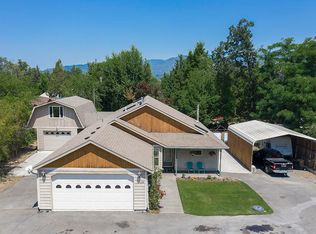 1128 SE Grandview Ave, Grants Pass, OR 97527