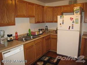 5 - kitchen view 2 - note laminate floor
