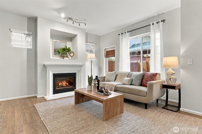 3rd image of 10765 221st Lane NE #17