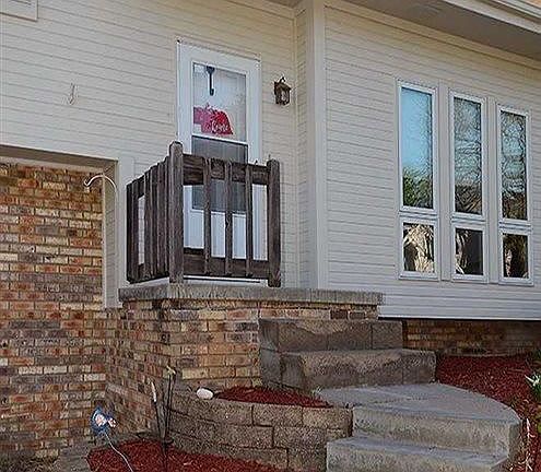 3rd image of 6727 Woodbine Cir