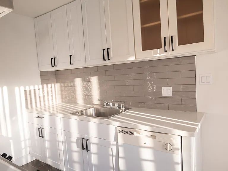 Walnutwood Apartments — Photo 35