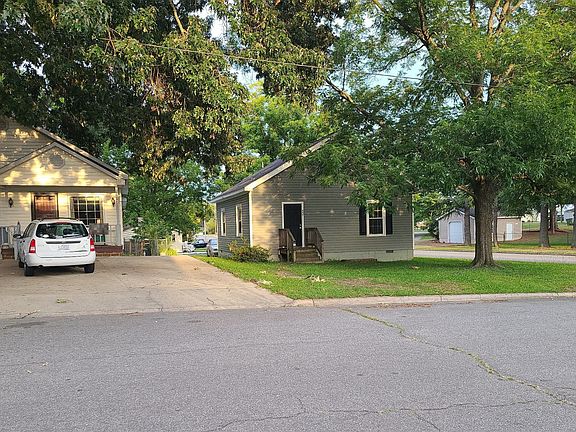 3rd image of 664 Williams St