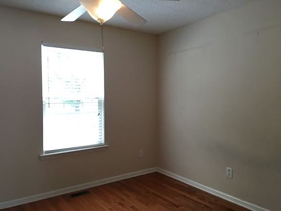 5th image of Willow Springs Dr NE