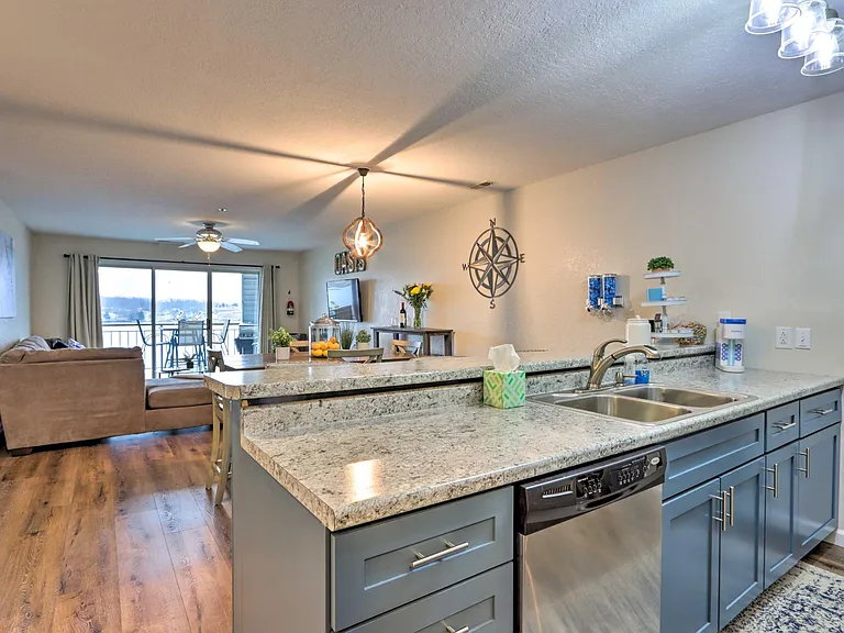 4897 Bridgepointe Dr #211 — Photo 7