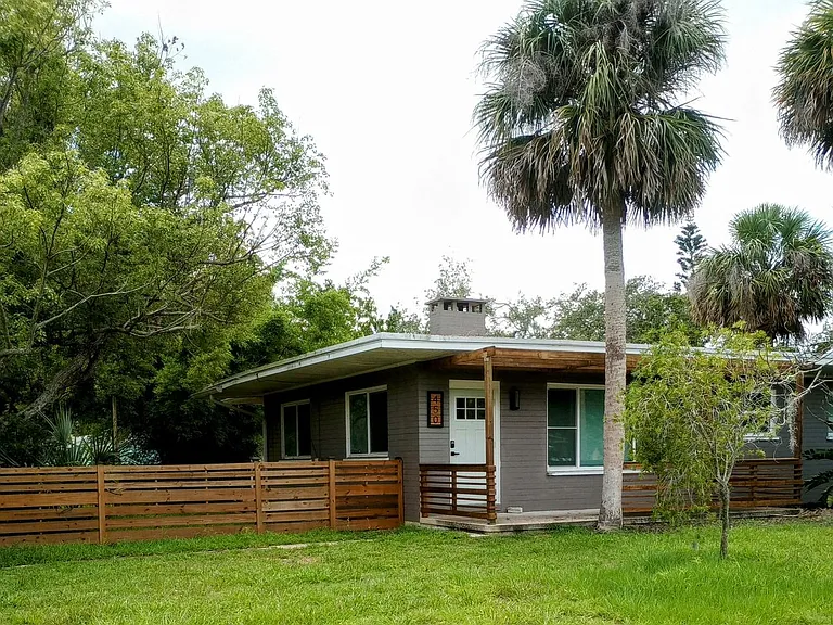 450 McIntosh Rd — Photo 1