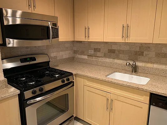 Rented by Stonehenge NYC LLC | media 100