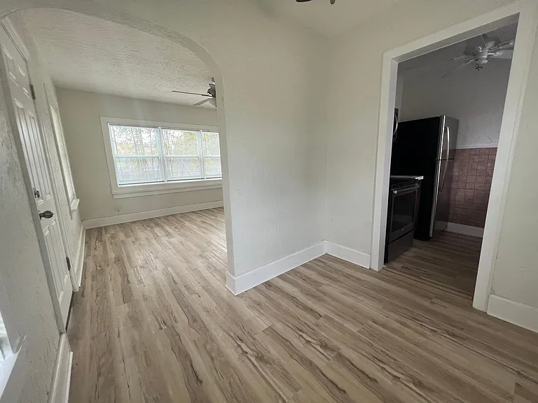 242 Taylor Ave S #1/2 — Photo 13