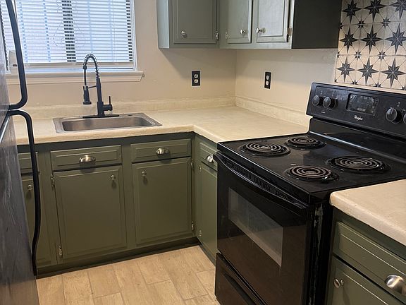 3rd image of 1013 Dickerson Dr SE APT B