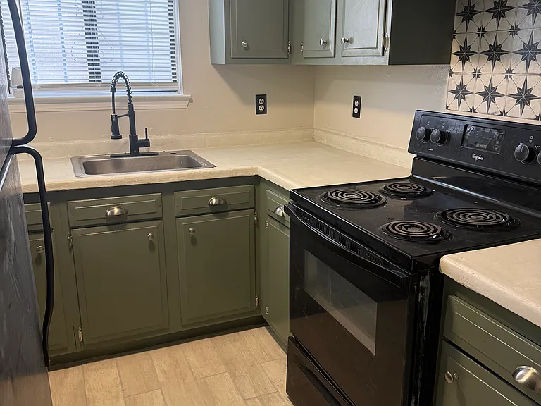 1013 Dickerson Dr SE #B — Photo 3