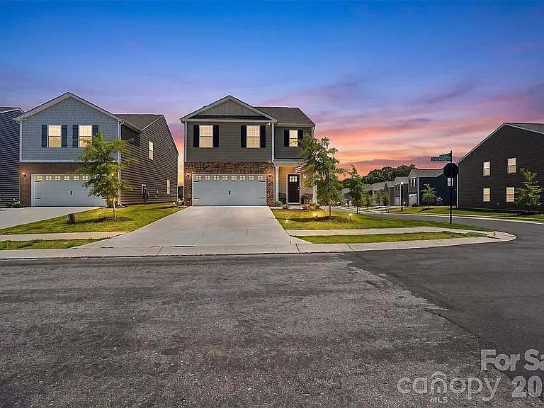 5 bed, 2460 sqft, $2,800 — Photo 3