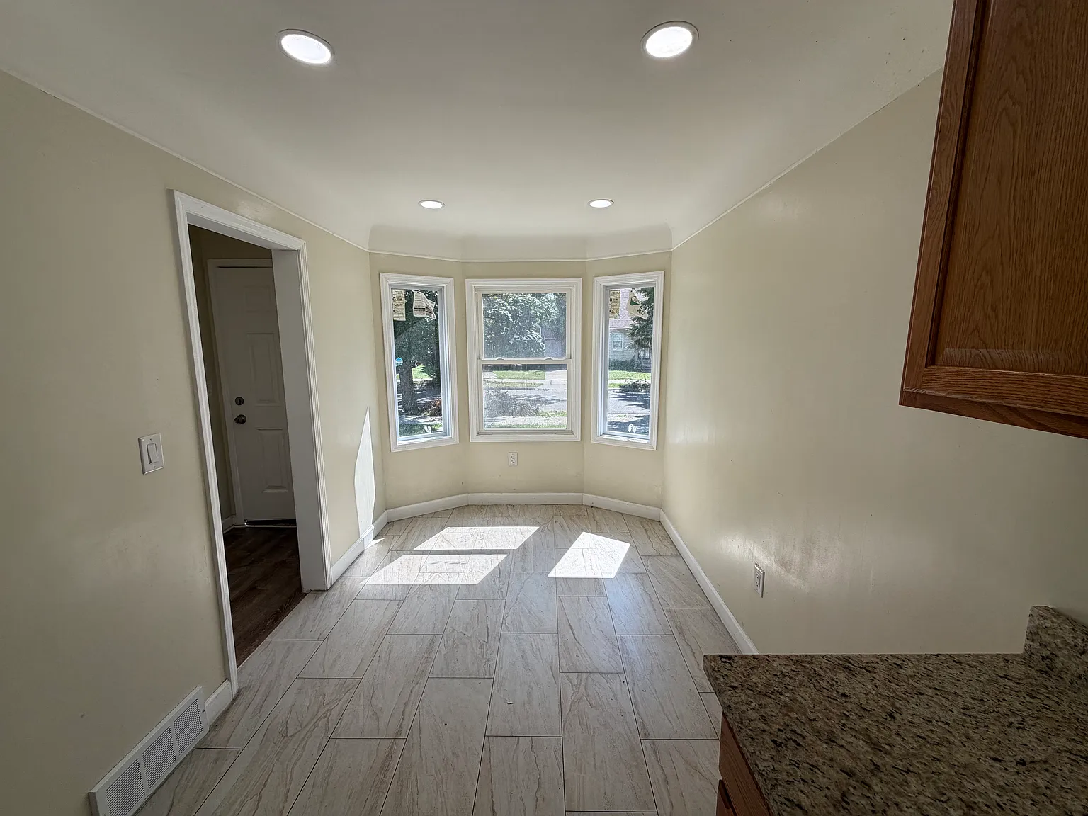 3 bed, 1065 sqft, $1,500 — Photo 4