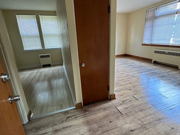 4th image of 1904 N Main St #5M