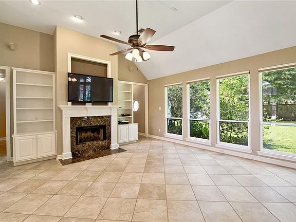 5th image of 215 Chestnut Oak Dr