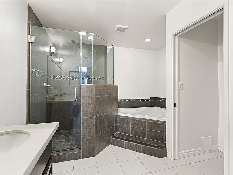 2130 Santa Fe Ave — Photo 10
