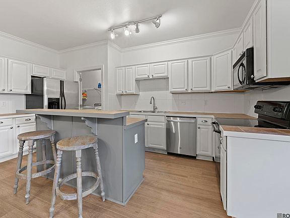 3rd image of 809 Summer Breeze Dr APT 101