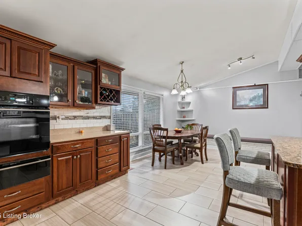 1900 Janlyn Rd, Jeffersontown, KY 40299