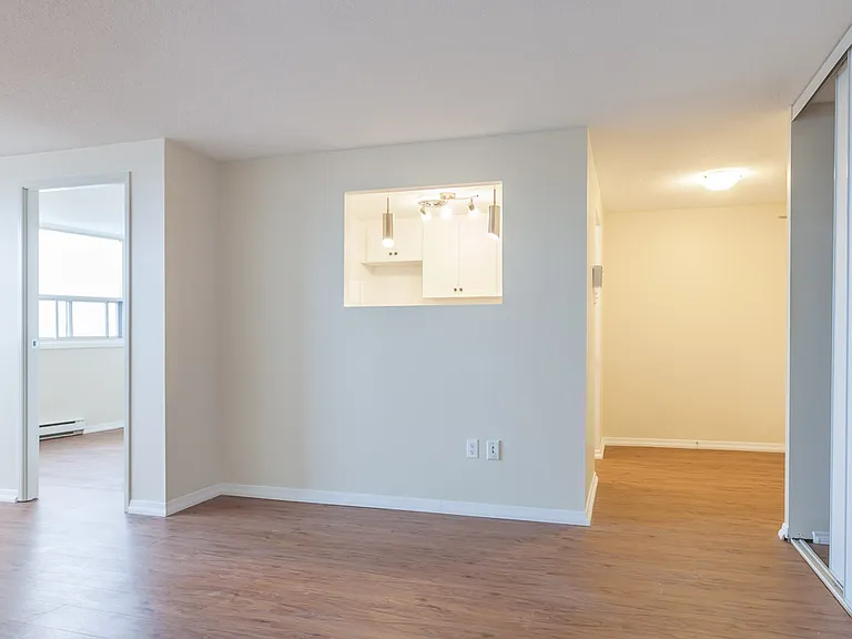 285 Loretta Ave S — Photo 13