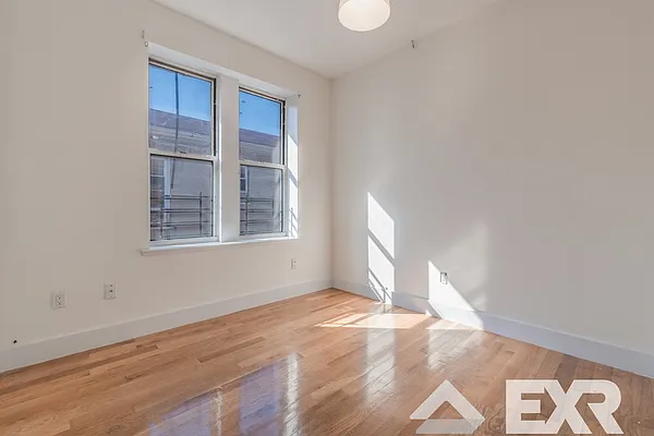 Rented by EXR | media 5