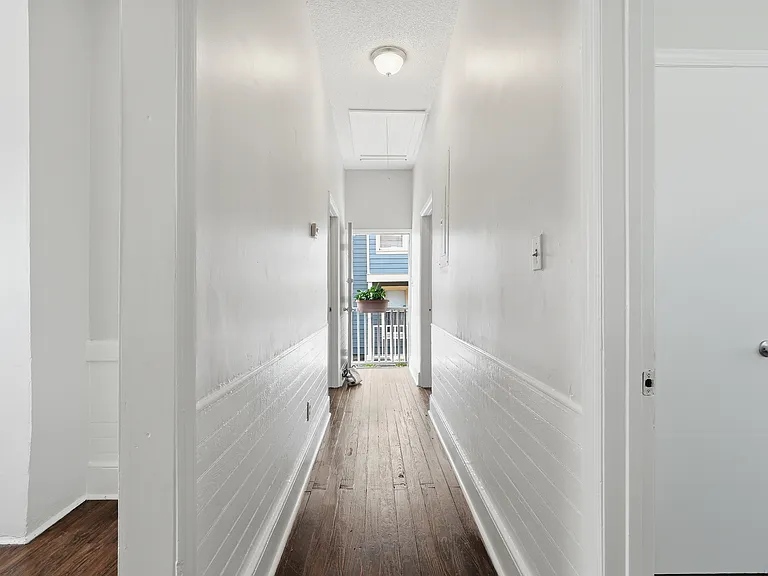 520 E Hall Ln — Photo 26