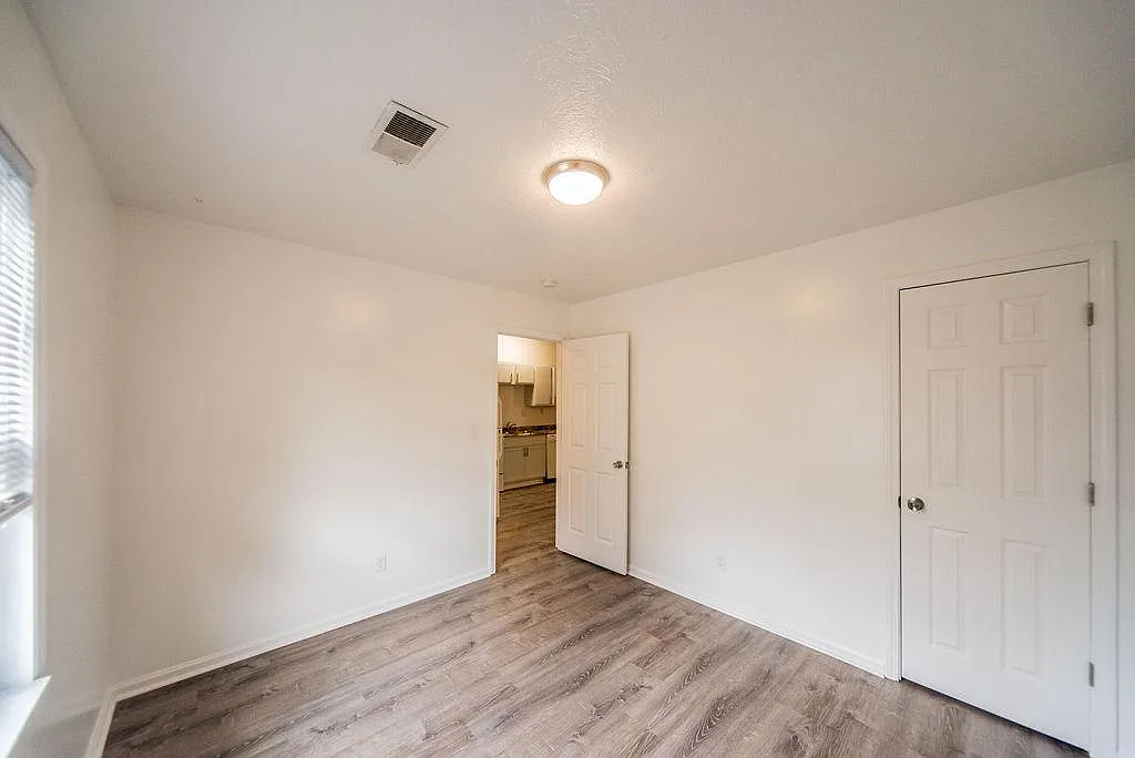 127 Limerick Dr — Photo 3