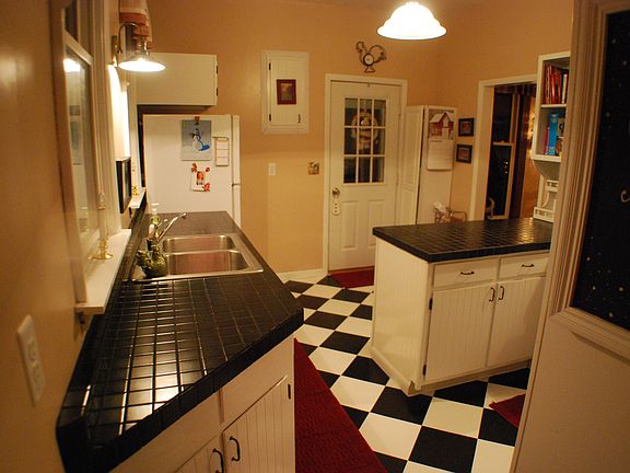 5th image of 308 E Washington St