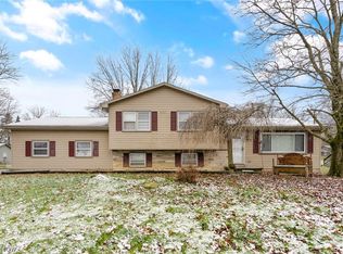 603 Meadowland Dr, Hubbard, OH