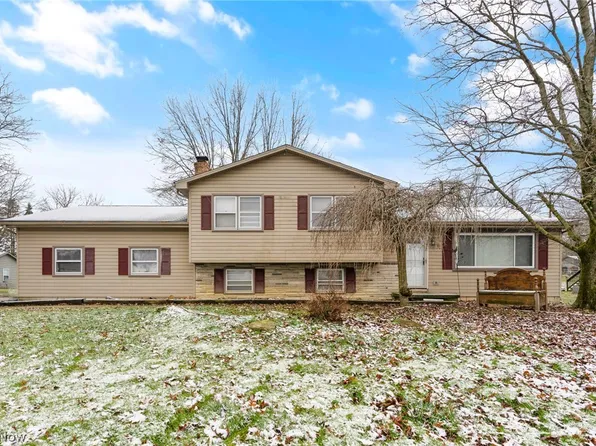 603 Meadowland Dr, Hubbard, OH 44425