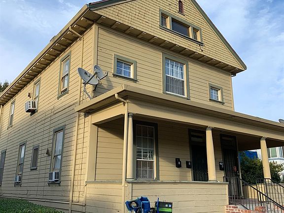 5th image of 327 E Acacia St