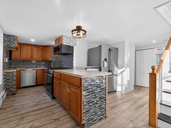 240 Montaup St, Fall River, MA 02724