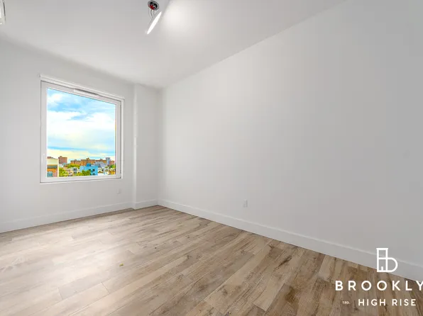 2258 Fulton Street image 5 of 14