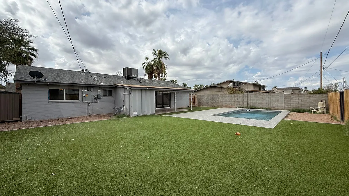 4 bed, 2.0 bath, 1597 sqft, $3,300 — Photo 3
