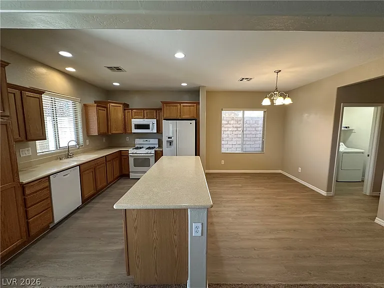 11905 Alava Ave — Photo 2