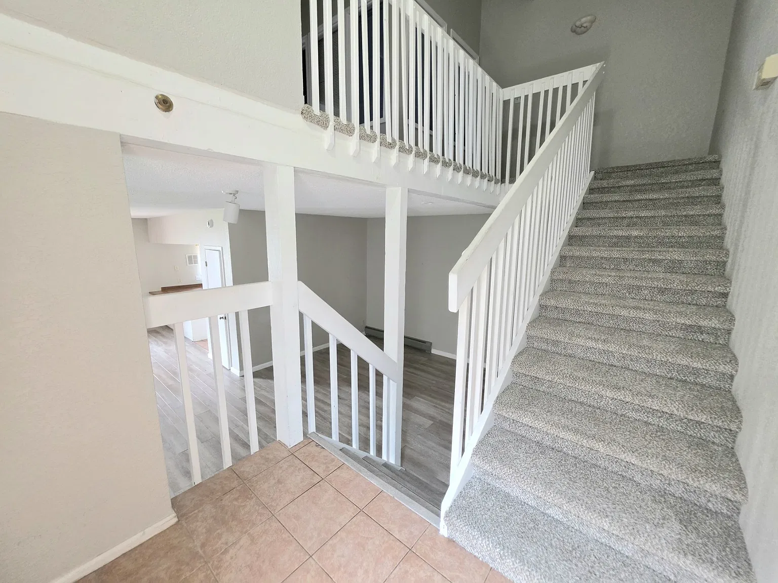 2 bed, 1600 sqft, $2,400 — Photo 3
