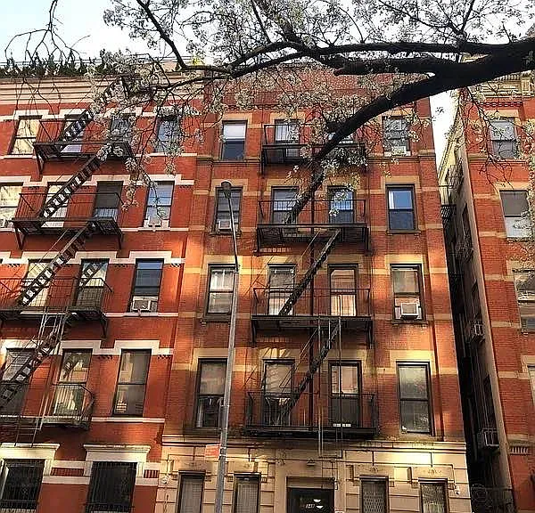 348 W 49th St #5C — Photo 9
