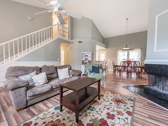 2nd image of 305 Summerchase Ln