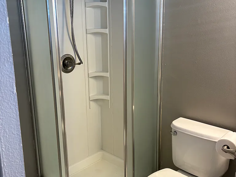 E Bellefont Dr — Photo 10