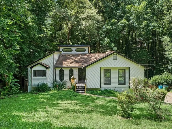 1373 Fairfield Dr SW, Lilburn, GA 30047