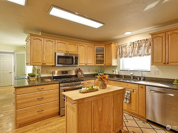 5th image of 12730 43rd Ave NE