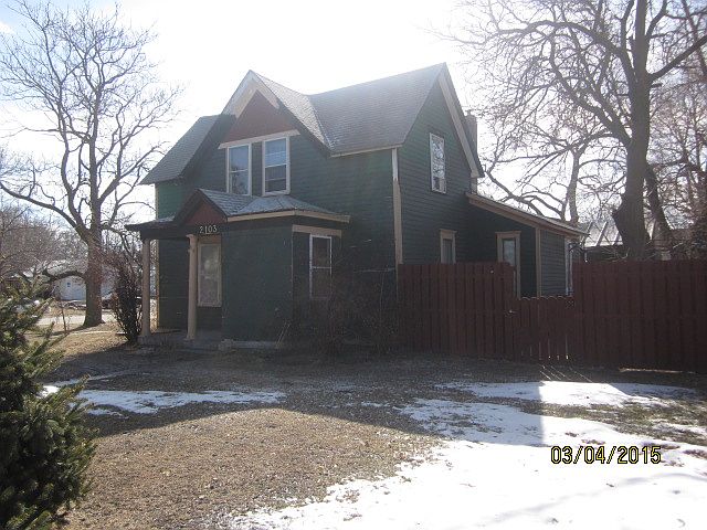 2nd image of 2103 8th St
