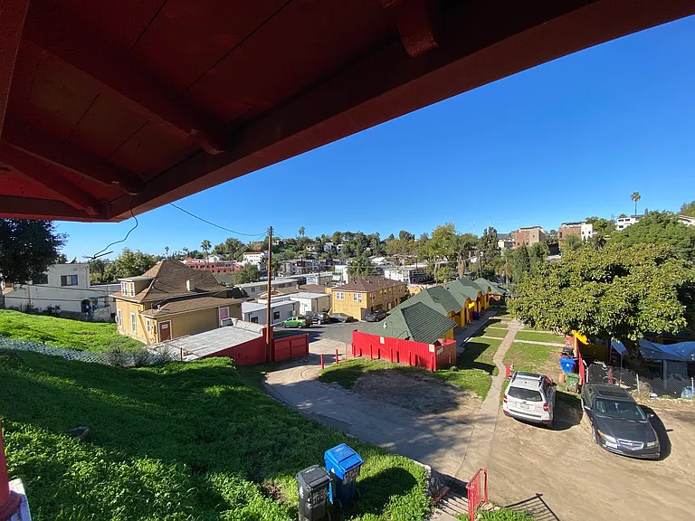 1628 1/2 Morton Ave — Photo 51