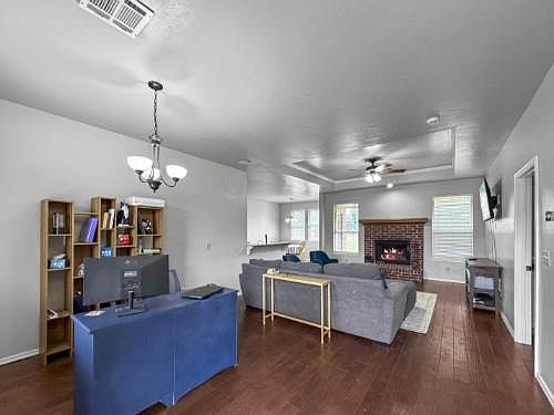 5th image of 902 Lost Oak Dr
