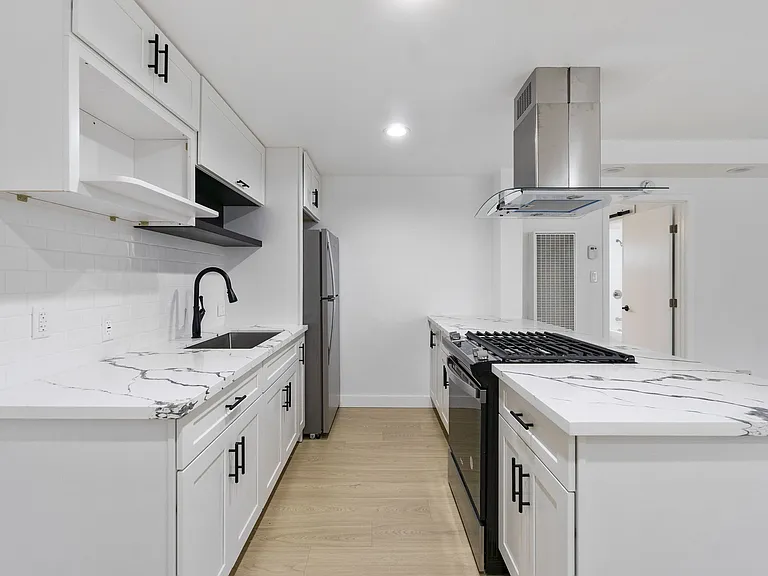 Torrance Gateway Apartments — Photo 8