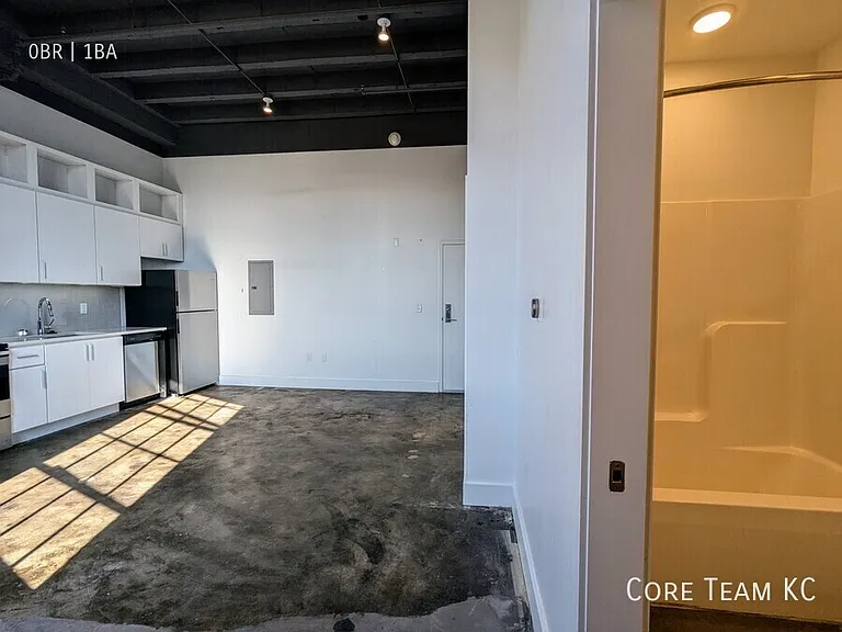 3200 Gillham Rd #212 — Photo 7
