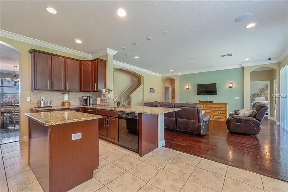 4 bed, 2.5 bath, 3151 sqft, $3,300 — Photo 3