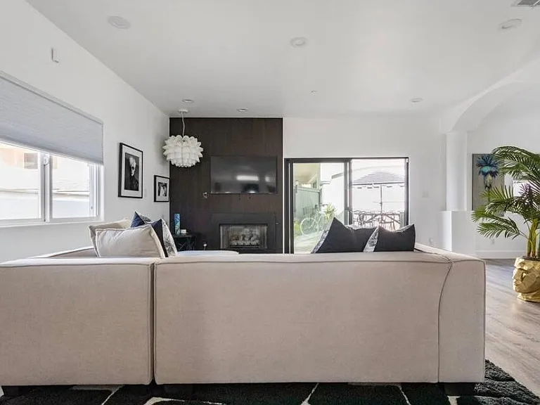 2113 Harriman Ln — Photo 5