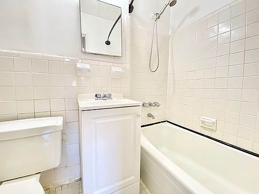 3rd image of 142-27 Barclay Ave #404