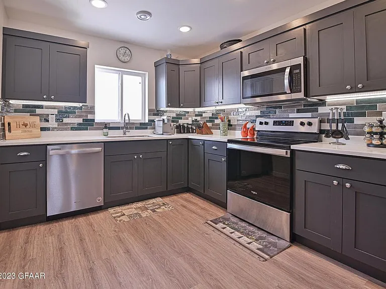 809 Thames Ct — Photo 4