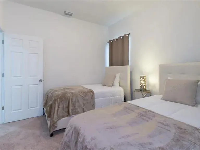470 Lake Shore Pkwy — Photo 26